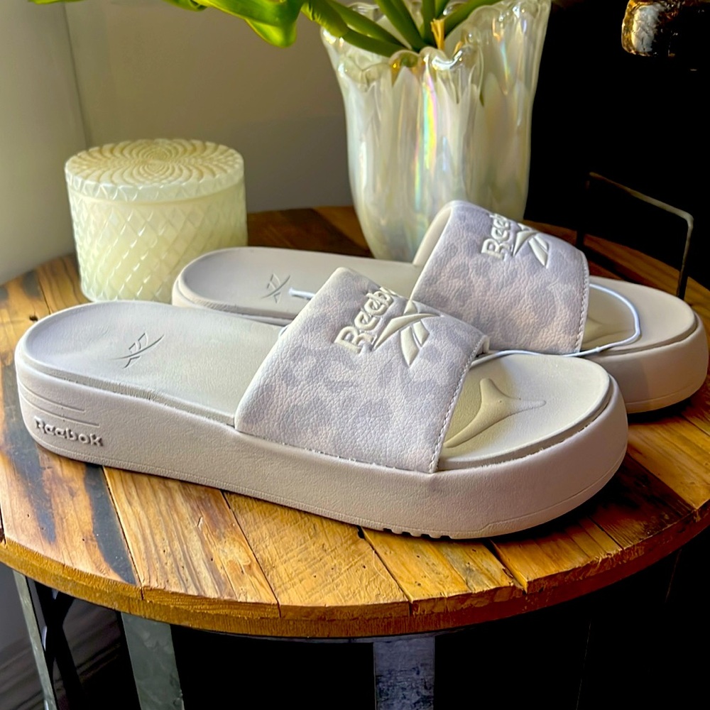 NWT Reebok slides